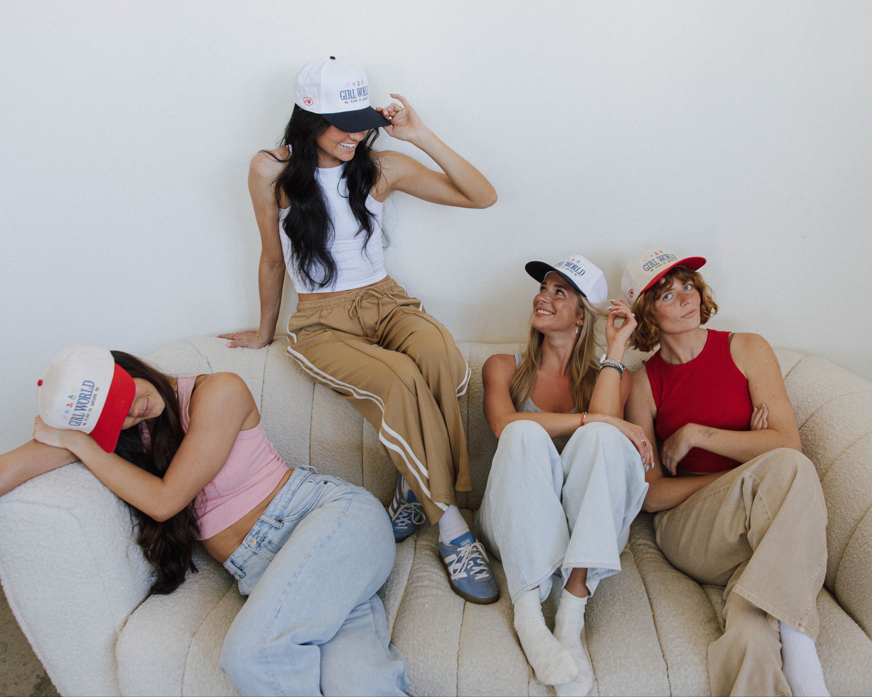 GIRL WORLD HAT IN RED