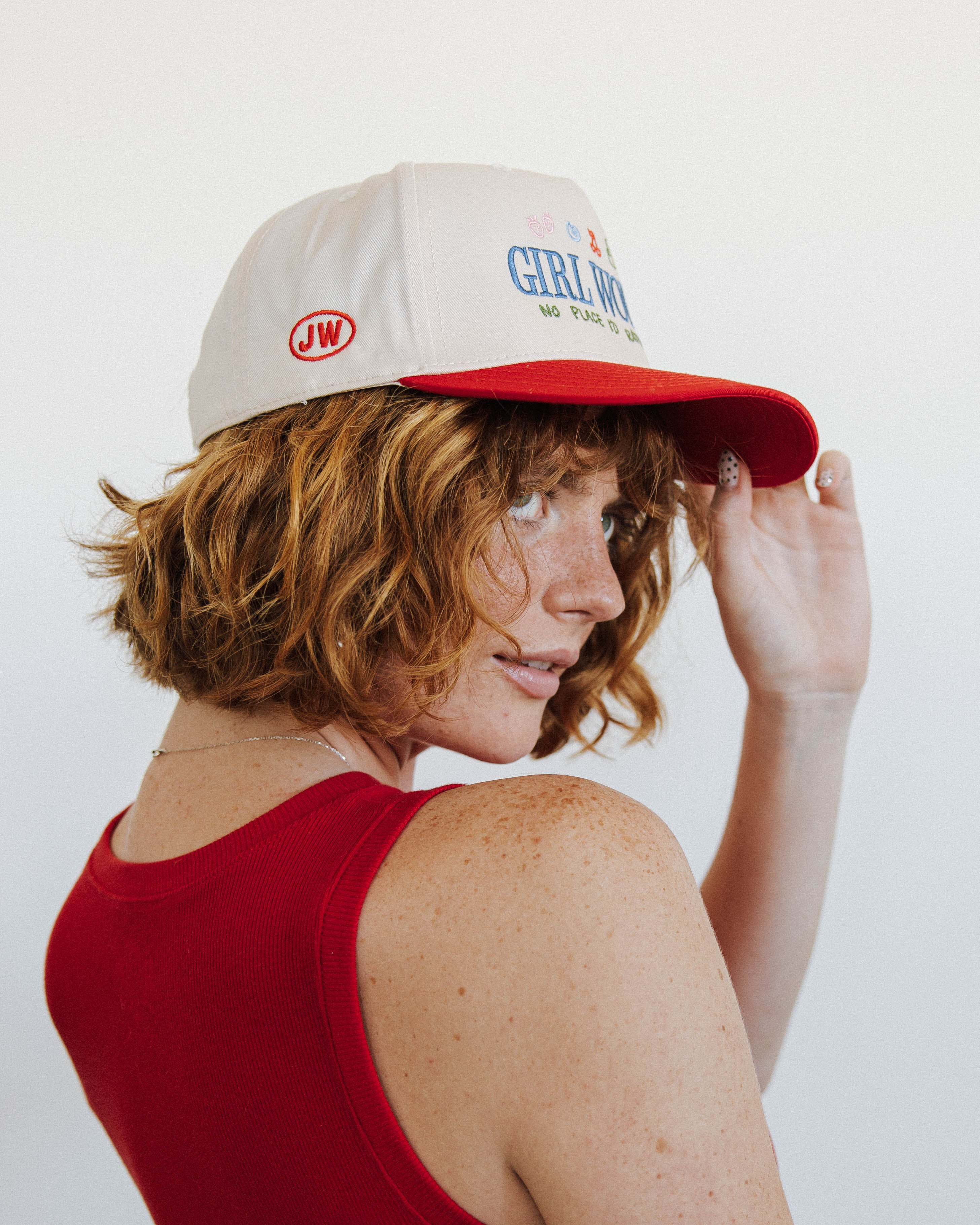 GIRL WORLD HAT IN RED